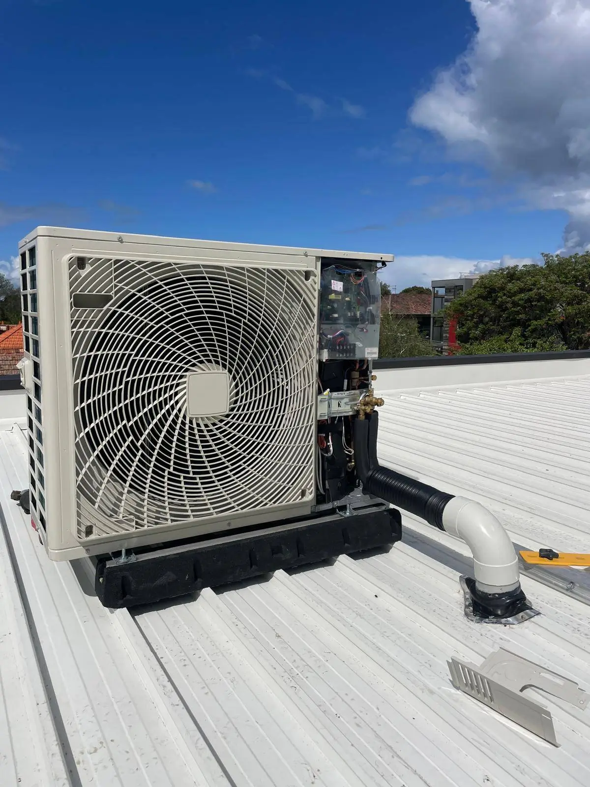 VRV Daikin air conditioning unit